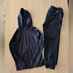 ZELLA kids tracksuit Size small/medium or 8